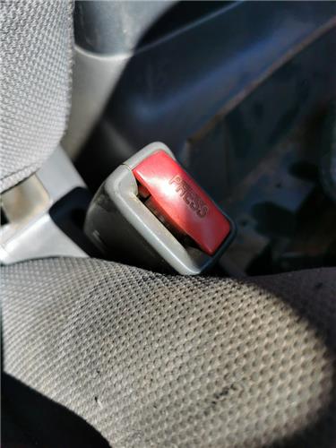 anclaje cinturon delantero derecho mitsubishi