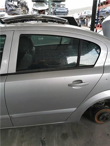 puerta trasera izquierda opel astra h sedan 1