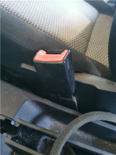 anclaje cinturon delantero derecho volkswagen