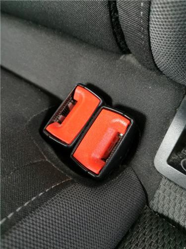 anclaje cinturon trasero izquierdo volkswagen golf vii (5g1/be1)(09.2012 >) 1.6 advance bluemotion tech. [1,6 ltr.   77 kw tdi dpf]