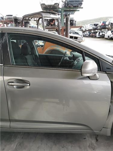 puerta delantera derecha toyota avensis cross