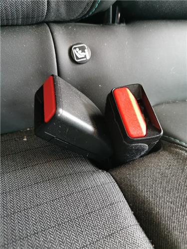 anclaje cinturon trasero derecho peugeot 208