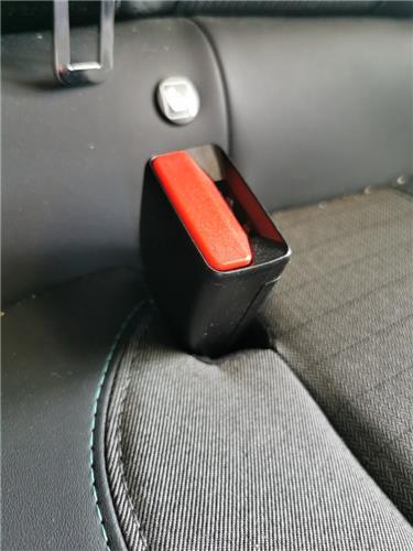 anclaje cinturon trasero izquierdo peugeot 20