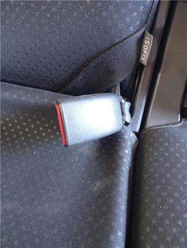 anclaje cinturon trasero derecho toyota yaris