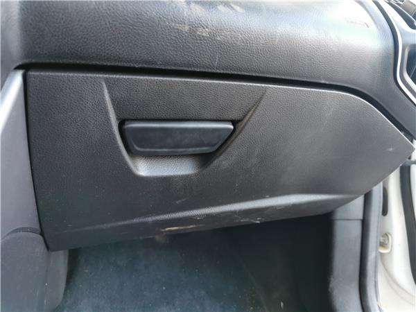 tapa guantera ford focus berlina cb8 2010  16