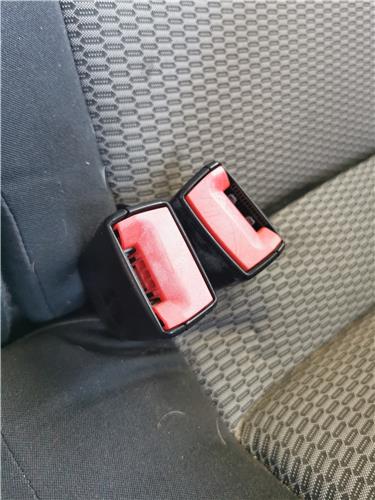 anclaje cinturon trasero central volkswagen polo v (6r1)(06.2009 >) 1.2 advance [1,2 ltr.   51 kw 12v]