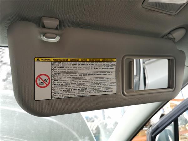 parasol derecho toyota avensis cross sport t2