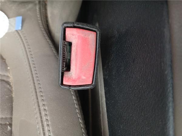 anclaje cinturon delantero derecho volkswagen