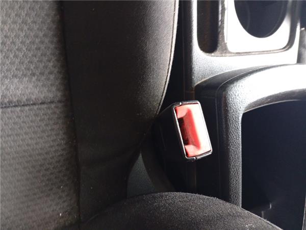 anclaje cinturon delantero izquierdo volkswag