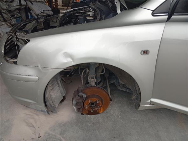 aleta delantera izquierda toyota avensis berl
