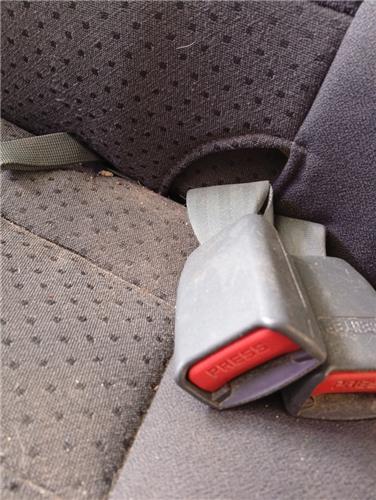 anclaje cinturon trasero derecho kia sorento