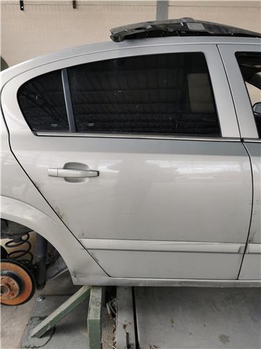 puerta trasera derecha opel astra h sedan 17