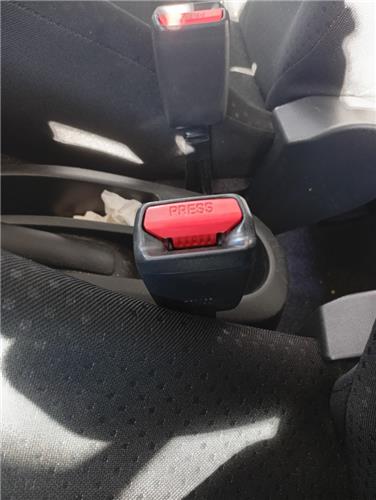 anclaje cinturon delantero izquierdo toyota y