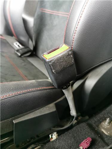 anclaje cinturon delantero derecho mercedes b