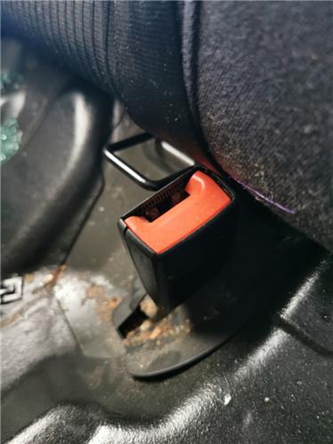 anclaje cinturon trasero derecho audi a4 berl