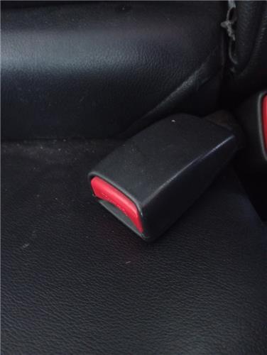 anclaje cinturon trasero central toyota avens