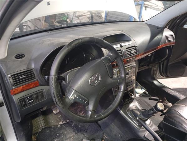 salpicadero toyota avensis berlina t25 2003
