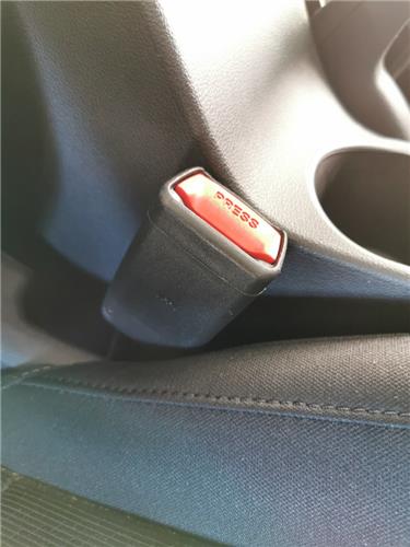 anclaje cinturon delantero derecho hyundai el