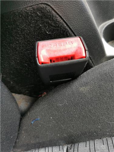 anclaje cinturon delantero derecho skoda octa