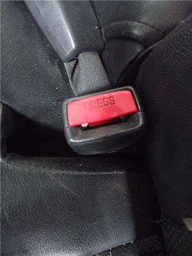 anclaje cinturon trasero izquierdo toyota ave