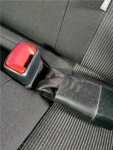 anclaje cinturon trasero central toyota yaris