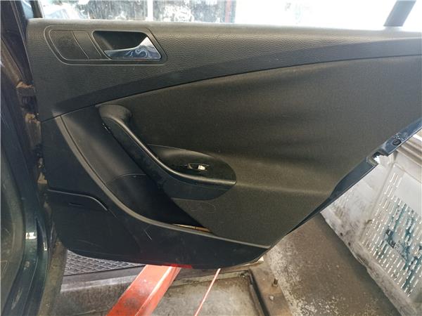 guarnecido puerta trasera derecha volkswagen