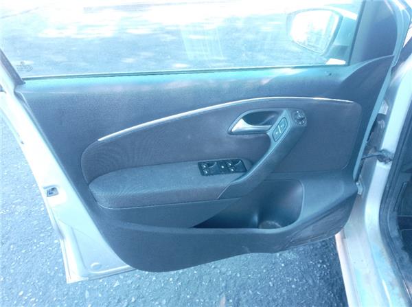 guarnecido puerta delantera izquierda volkswa