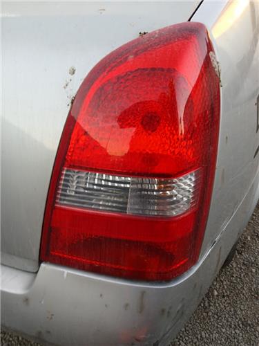 piloto trasero derecho nissan primera berlina