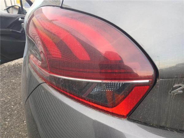 piloto trasero izquierdo peugeot 208 012012