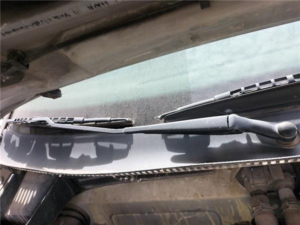 brazo limpiaparabrisas delantero derecho volk