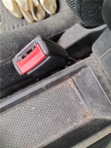 anclaje cinturon delantero derecho volkswagen