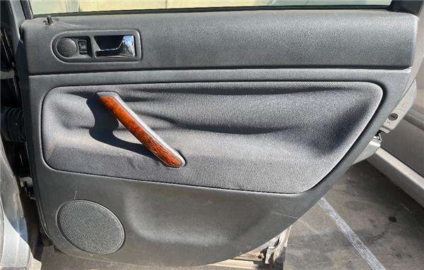 guarnecido puerta trasera derecha volkswagen