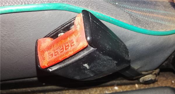 anclaje cinturon delantero derecho peugeot 30