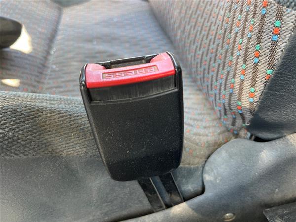 anclaje cinturon delantero derecho peugeot 30