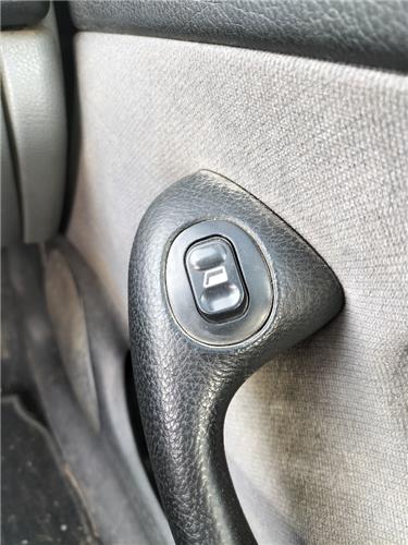 mando elevalunas delantero derecho peugeot 40