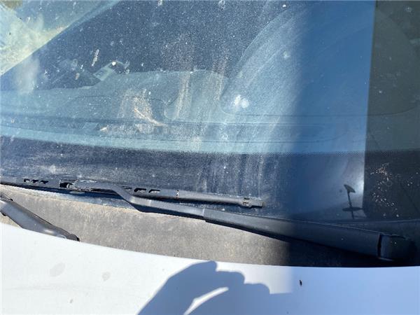 brazo limpiaparabrisas delantero izquierdo vo