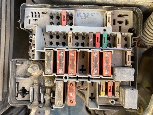 caja fusiblesrele peugeot 206 1998 19 d