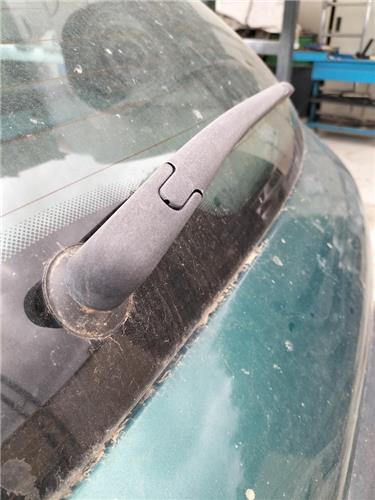 brazo limpiaparabrisas trasero peugeot 206 19