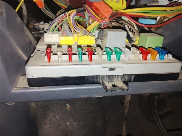 caja fusiblesrele peugeot 309 ii 3c 3a 19 die