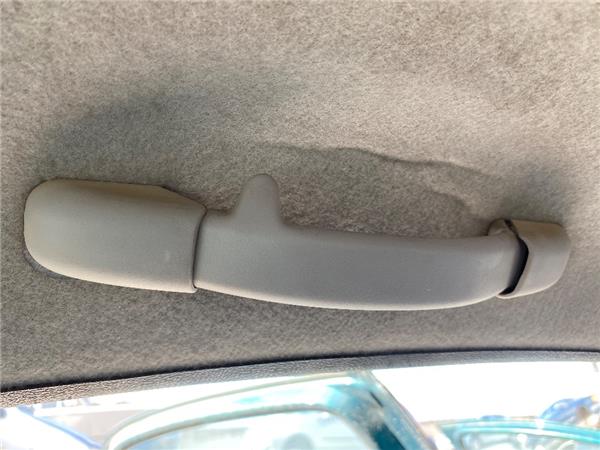 asidero superior trasero izquierdo peugeot 20