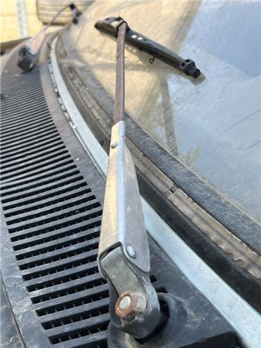 brazo limpiaparabrisas delantero izquierdo pe