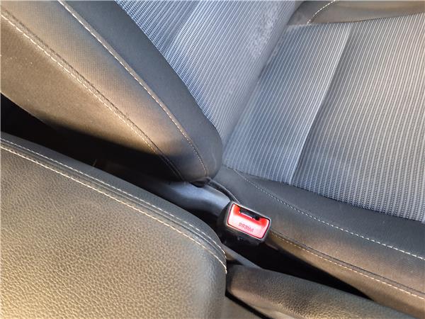 anclaje cinturon delantero izquierdo hyundai