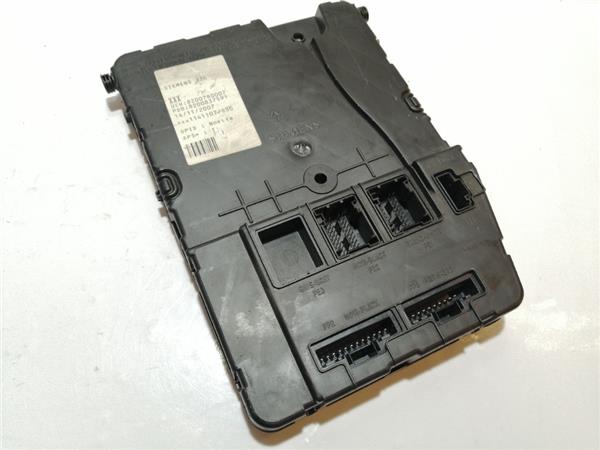 caja fusiblesrele renault megane ii berlina 3