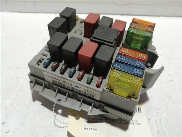 caja fusiblesrele fiat ii punto 188 berlina 1