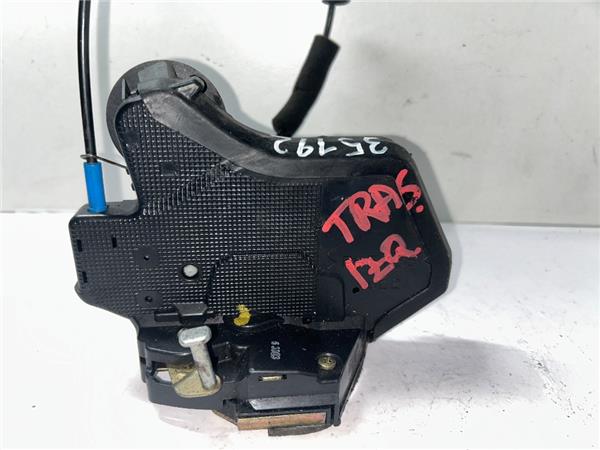 cerradura puerta trasera izquierda toyota ave