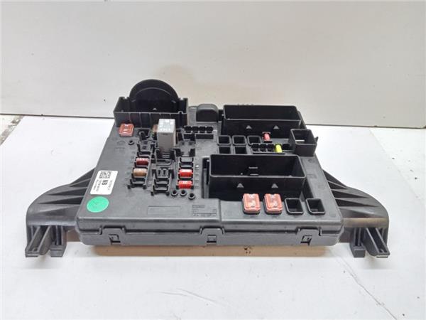 caja fusiblesrele opel insignia sports tourer