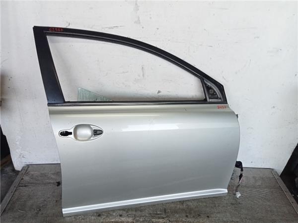 puerta delantera derecha toyota avensis berli