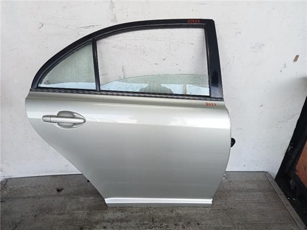 puerta trasera derecha toyota avensis berlina