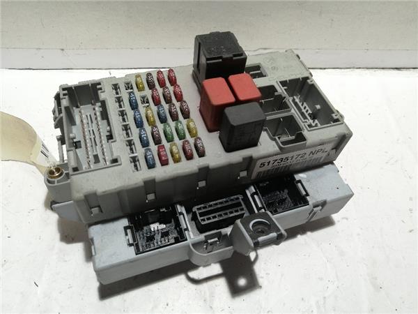 caja fusiblesrele fiat ii punto 188 berlina 1