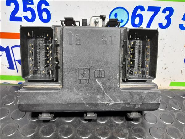 caja fusiblesrele ford mondeo berlina cng 201